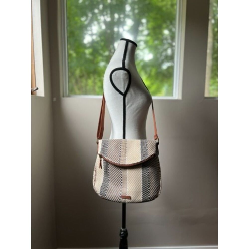 NWOT Sakroots Artist Circle Foldover Crossbody Bag